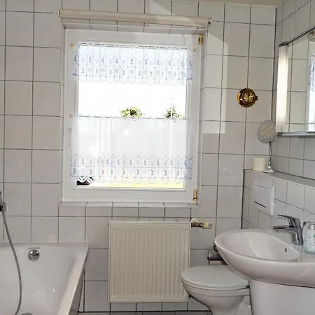 4 - Sterne Am Brink Mit Gartenter Und Meerblick Apartment Gager